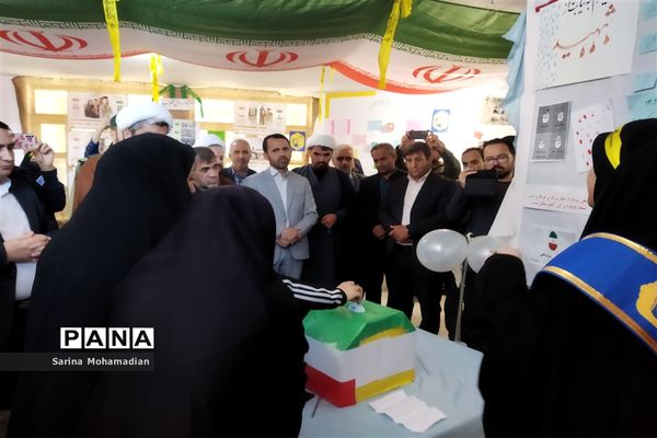 افتتاح مدرسه انقلاب مجتمع امام  خمینی (ره) در شهرستان راز