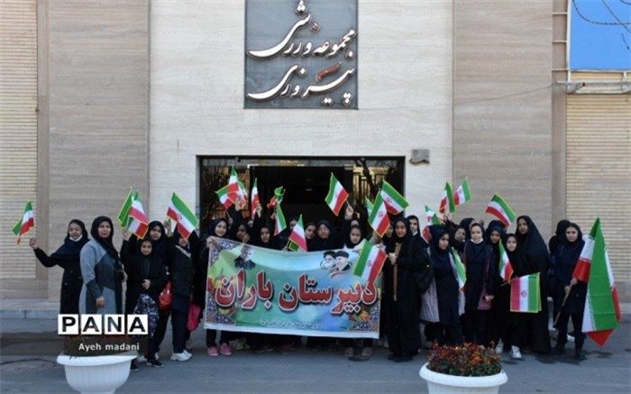 همایش عظیم 3 هزار نفری با عنوان «رمز حضور» در ورزشگاه پیروزی اصفهان/ فیلم