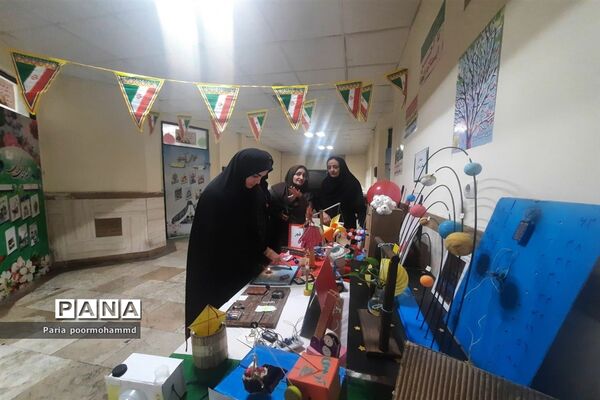 برگزاری نمایشگاه دست سازه‌ها در دبستان کوثر