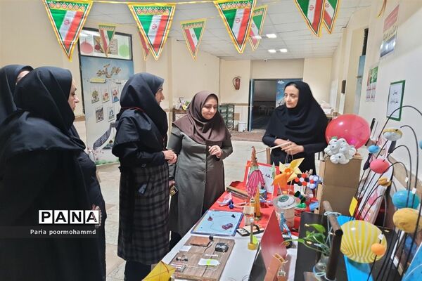 برگزاری نمایشگاه دست سازه‌ها در دبستان کوثر