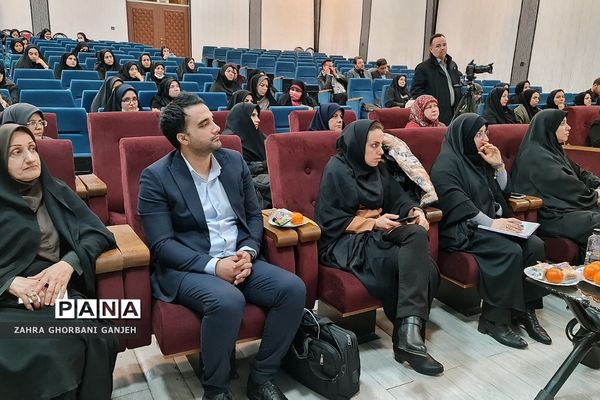 همایش الگوی روش تدریس بارویکرد استم در کهریزک