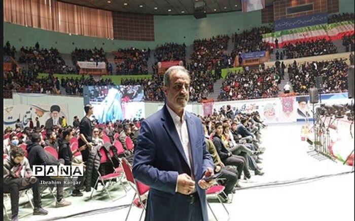 بلوغ فکری و سیاسی دانش‌آموزان آینده کشور را تضمین می‌کند