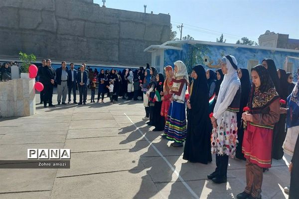 بازارچه کسب و کار دانش‌آموزی در دبیرستان شهید محمدی پور خلیل‌آباد