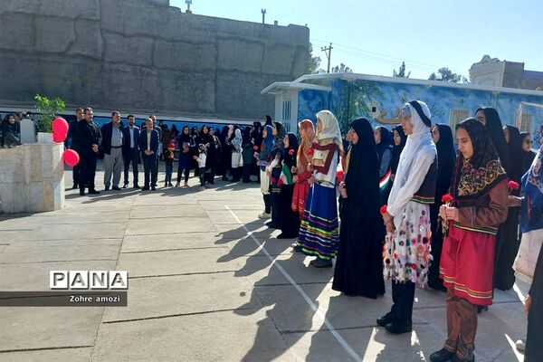 بازارچه کسب و کار دانش‌آموزی در دبیرستان شهید محمدی پور خلیل‌آباد