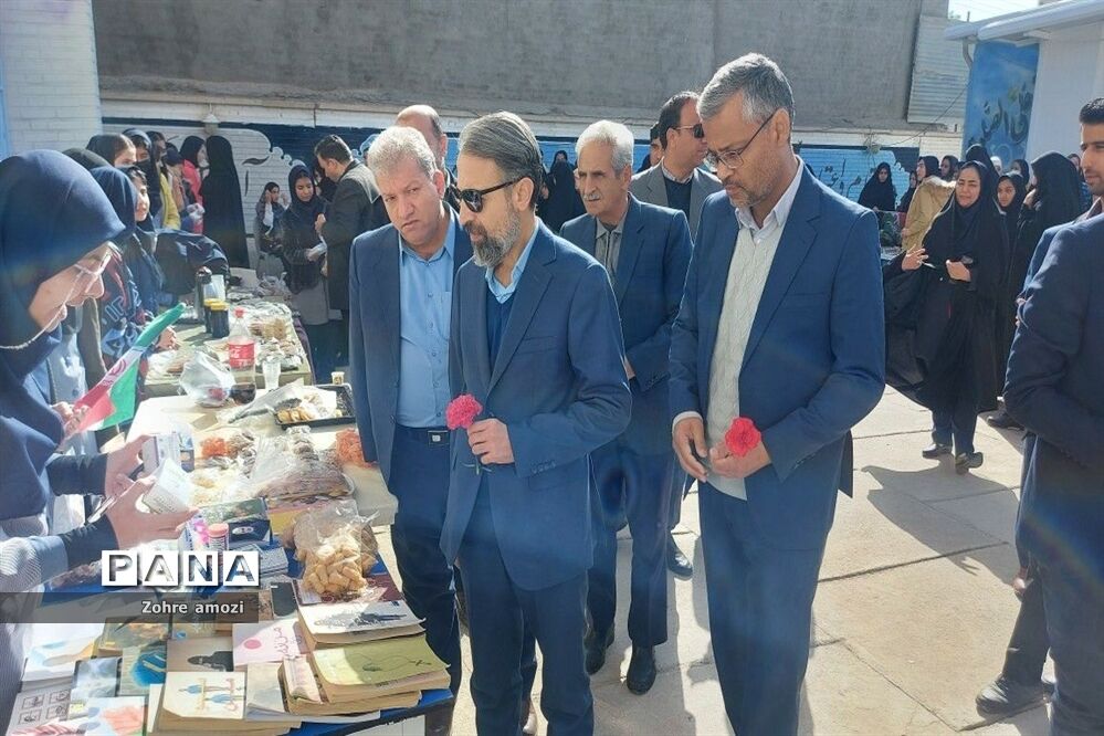بازارچه کسب و کار دانش‌آموزی در دبیرستان شهید محمدی پور خلیل‌آباد