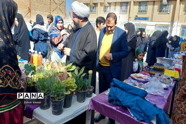 بازارچه کسب و کار دانش‌آموزی در دبیرستان شهید محمدی پور خلیل‌آباد