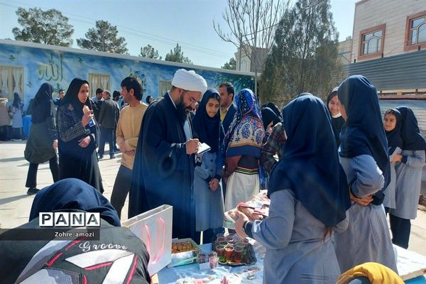 بازارچه کسب و کار دانش‌آموزی در دبیرستان شهید محمدی پور خلیل‌آباد