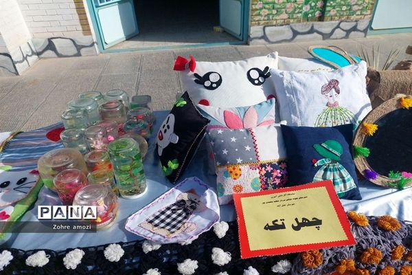 بازارچه کسب و کار دانش‌آموزی در دبیرستان شهید محمدی پور خلیل‌آباد