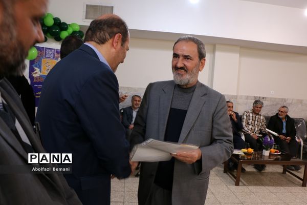 آیین تقدیر از پدران جانباز دانش‌آموزان دبیرستان شاهد نجمیه قم