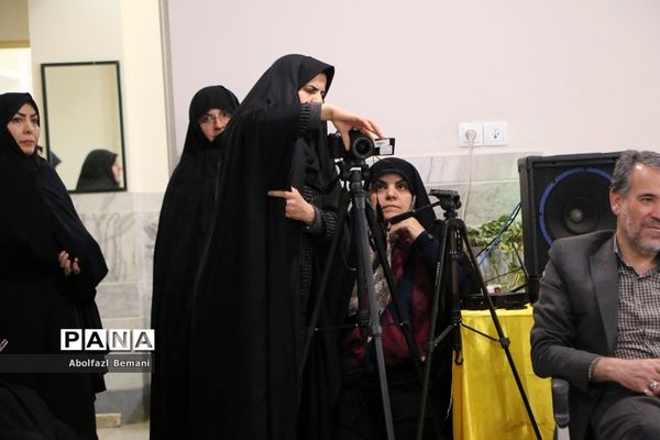 آیین تقدیر از پدران جانباز دانش‌آموزان دبیرستان شاهد نجمیه قم