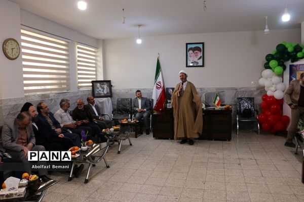 آیین تقدیر از پدران جانباز دانش‌آموزان دبیرستان شاهد نجمیه قم