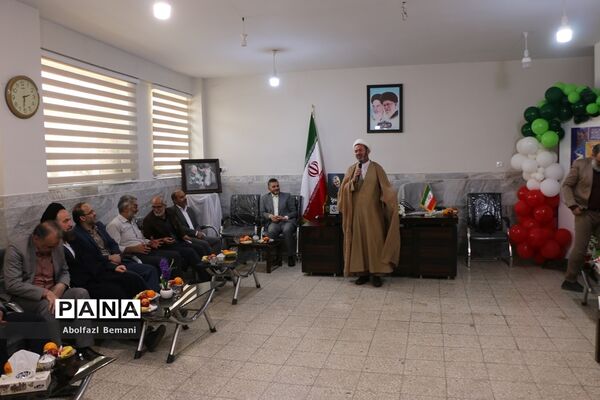 آیین تقدیر از پدران جانباز دانش‌آموزان دبیرستان شاهد نجمیه قم