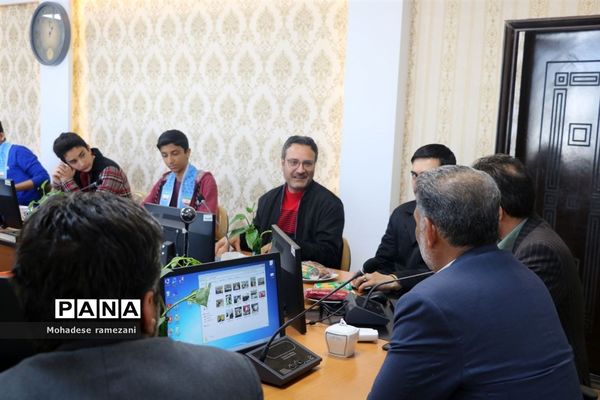 نشست صمیمی اعضای قرارگاه میدان ۱۴ صفر ۲ ناحیه ۶ مشهد با رئیس سازمان دانش آموزی استان