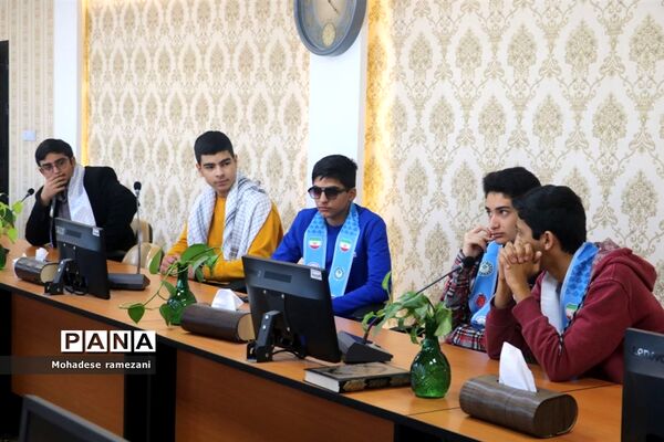 نشست صمیمی اعضای قرارگاه میدان ۱۴ صفر ۲ ناحیه ۶ مشهد با رئیس سازمان دانش آموزی استان