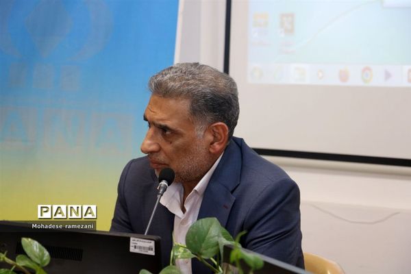 نشست صمیمی اعضای قرارگاه میدان ۱۴ صفر ۲ ناحیه ۶ مشهد با رئیس سازمان دانش آموزی استان