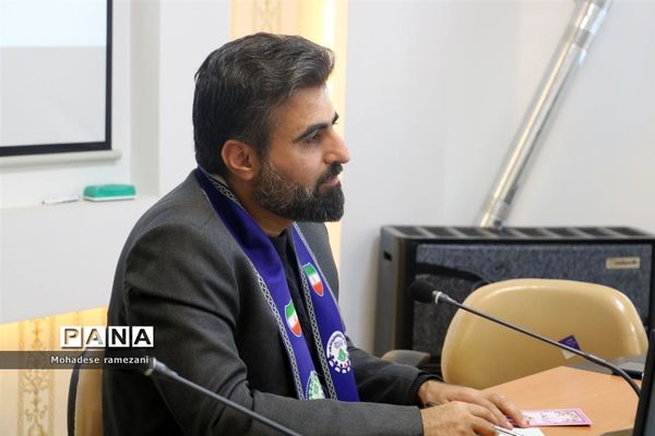 نشست صمیمی اعضای قرارگاه میدان ۱۴ صفر ۲ ناحیه ۶ مشهد با رئیس سازمان دانش آموزی استان