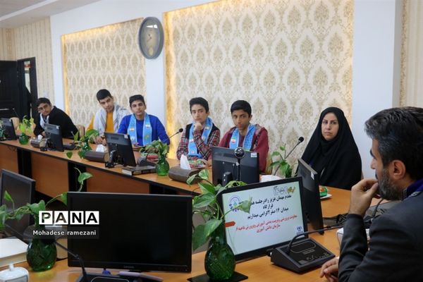 نشست صمیمی اعضای قرارگاه میدان ۱۴ صفر ۲ ناحیه ۶ مشهد با رئیس سازمان دانش آموزی استان