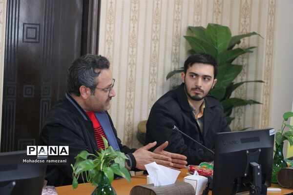 نشست صمیمی اعضای قرارگاه میدان ۱۴ صفر ۲ ناحیه ۶ مشهد با رئیس سازمان دانش آموزی استان