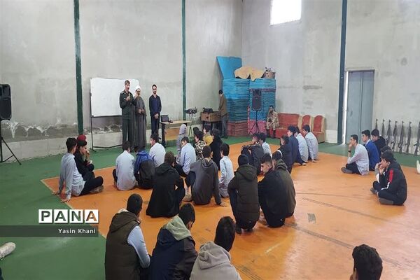 کلاس آموزشی عملی اسلحه‌شناسی در شهرستان‌ عباس‌آباد