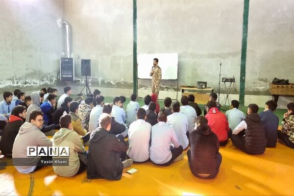 کلاس آموزشی عملی اسلحه‌شناسی در شهرستان‌ عباس‌آباد