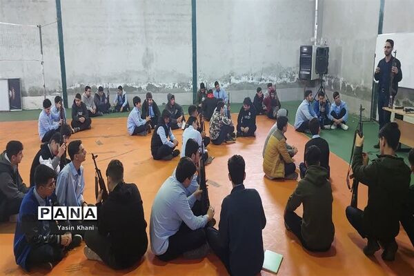 کلاس آموزشی عملی اسلحه‌شناسی در شهرستان‌ عباس‌آباد