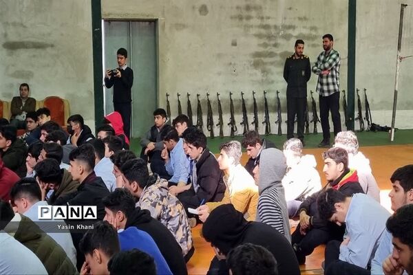 کلاس آموزشی عملی اسلحه‌شناسی در شهرستان‌ عباس‌آباد