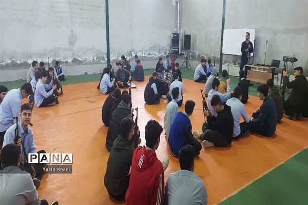 کلاس آموزشی عملی اسلحه‌شناسی در شهرستان‌ عباس‌آباد