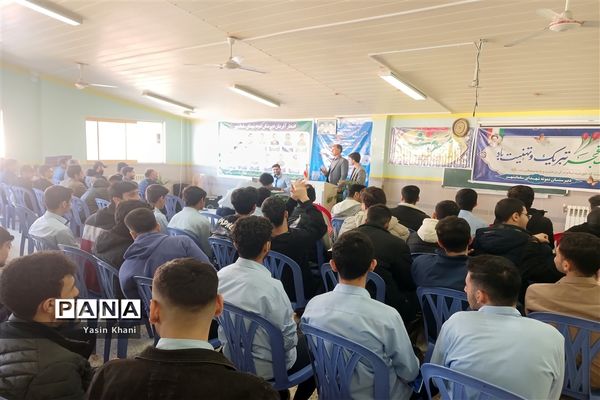 مراسم تجلیل از نفرات برتر دبیرستان نمونه‌ شهدای‌ سلمانشهر عباس‌آباد