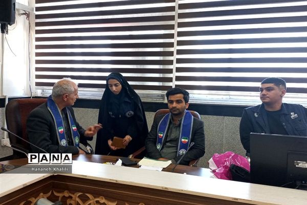 نشست صمیمانه مدیرکل آموزش‌ و پرورش استان مازندران با اعضای تشکل‌های دانش‌آموزی