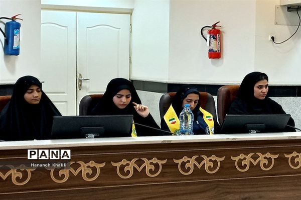 نشست صمیمانه مدیرکل آموزش‌ و پرورش استان مازندران با اعضای تشکل‌های دانش‌آموزی