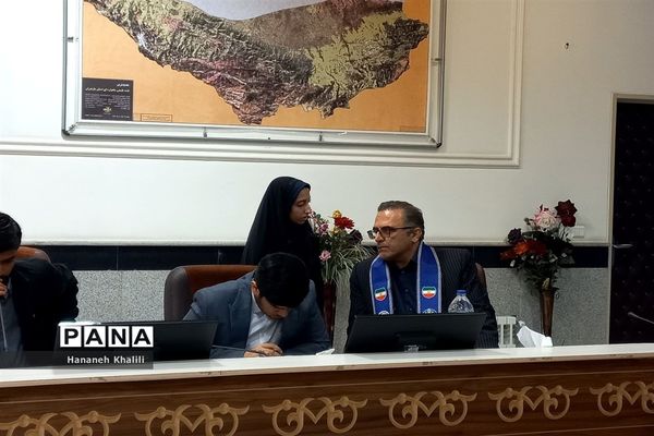 نشست صمیمانه مدیرکل آموزش‌ و پرورش استان مازندران با اعضای تشکل‌های دانش‌آموزی