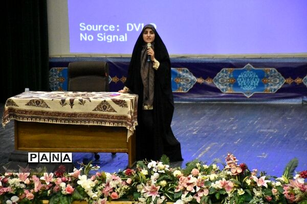 دوره آموزش سواد رسانه و آموزش عکاسی با موبایل در تالار ادب