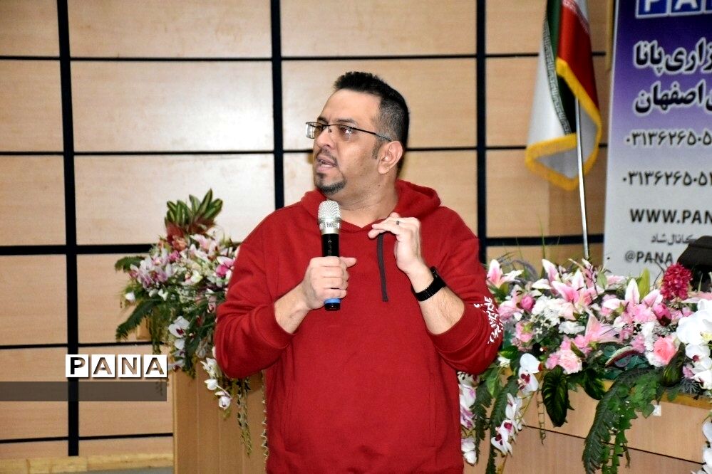 دوره آموزش سواد رسانه و آموزش عکاسی با موبایل در تالار ادب