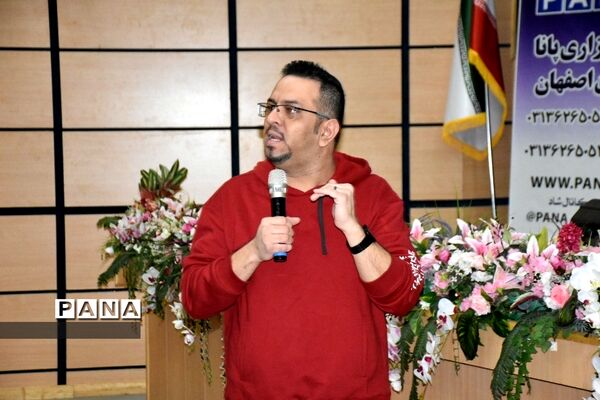 دوره آموزش سواد رسانه و آموزش عکاسی با موبایل در تالار ادب