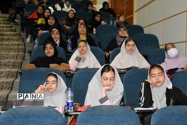 دوره آموزش سواد رسانه و آموزش عکاسی با موبایل در تالار ادب