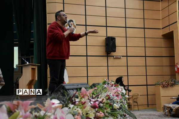 دوره آموزش سواد رسانه و آموزش عکاسی با موبایل در تالار ادب