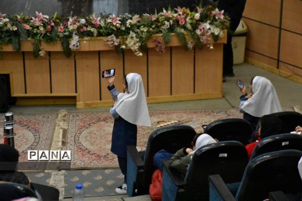 دوره آموزش سواد رسانه و آموزش عکاسی با موبایل در تالار ادب