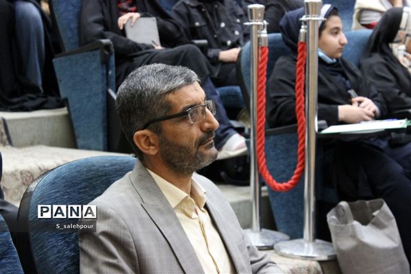 برگزاری آموزش سواد رسانه و آموزش عکاسی با موبایل برای دانش‌آموزان دختر عضو خبرگزاری پانا