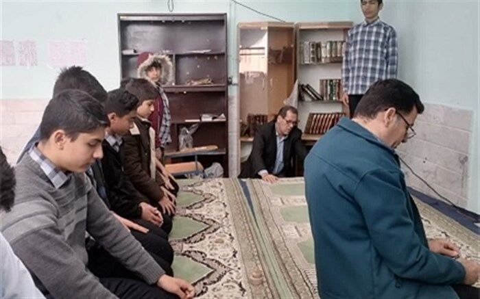 ساخت فیلم کوتاه «حق به حق‌دار میرسه» در دبیرستان شهید فیاض‌بخش قم