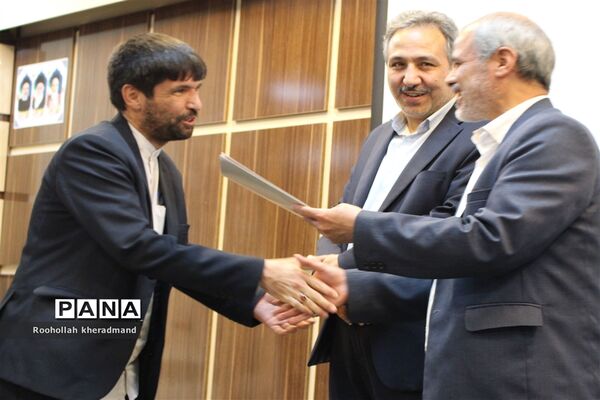 نشست بصیرتی فرهنگیان و نمایندگان انجمن اولیاءو مربیان مدارس شهرستان چناران