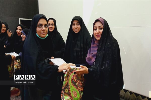 آیین تجلیل از دانش‌آموزان برتر مدرسه شاهد رضوان ناحیه ۱ اهواز