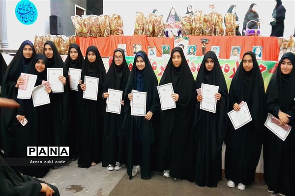 آیین تجلیل از دانش‌آموزان برتر مدرسه شاهد رضوان ناحیه ۱ اهواز