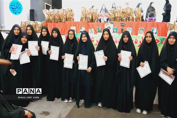 آیین تجلیل از دانش‌آموزان برتر مدرسه شاهد رضوان ناحیه ۱ اهواز