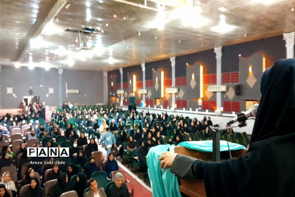 آیین تجلیل از دانش‌آموزان برتر مدرسه شاهد رضوان ناحیه ۱ اهواز