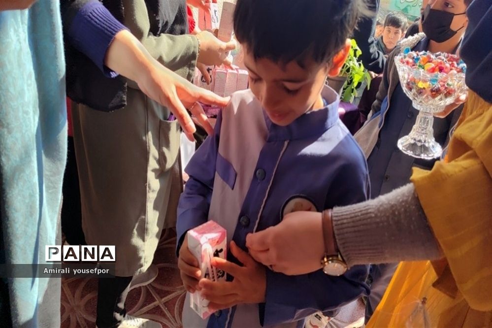 توزیع شیر در آموزشگاه ابن‌سینا شهرستان پیشوا