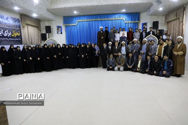 دیدار جمعی از دانشجویان با نماینده ولی فقیه خراسان جنوبی