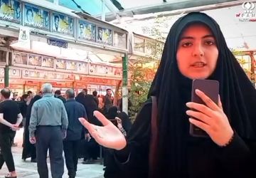 یک ایرانی تمام‌قد پای پرچمش ایستاده است