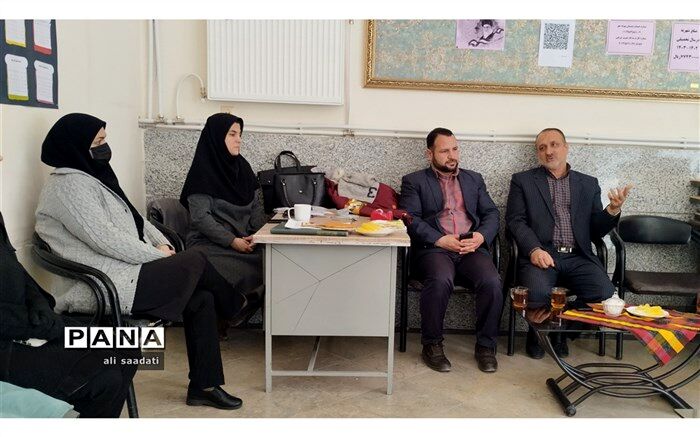 معلم باید سند تحول بنیادین را در مدرسه نهادینه کند