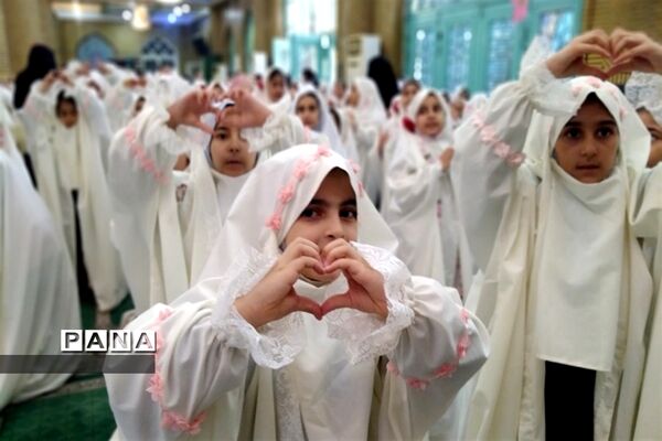 جشن عبادت ۱۰۰۰ نفری دانش‌آموزان دختر شهرستان‌قرچک