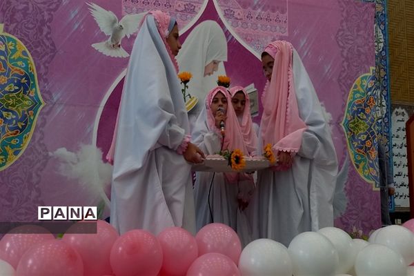 جشن عبادت ۱۰۰۰ نفری دانش‌آموزان دختر شهرستان‌قرچک